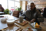 Mezi oblíbené Lukášovy kavárny patří Café Ateliér nedaleko řeky Moravy u moravního mostu.