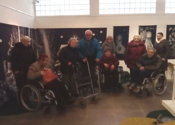 Senioři navštívili výstavu modrotisku