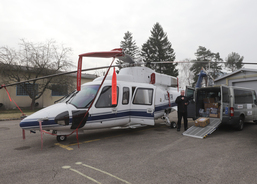 Z Charity Uherské Hradiště ve čtvrteční dopoledni přijely na kunovické letiště hned dvě dodávky zaplněné humanitární pomocí na Ukrajinu.