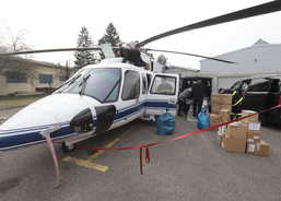 Na Ukrajinu vrtulníkem letěly také dary od obyvatel města Uherského Hradiště i z širokého okolí.