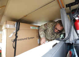 Dostat ultrazvuk do vrtulníku nebyla žádná legrace.