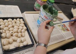 Velký zájem je o práci v keramické dílně