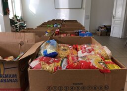 Jidelna Charity Uherské Hradiště na Velehradské třídě se proměnila ve sklad humanitární pomoci pro Ukrajinu. 