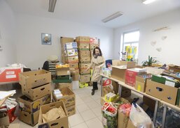 Jidelna Charity Uherské Hradiště na Velehradské třídě se proměnila ve sklad humanitární pomoci pro Ukrajinu. 