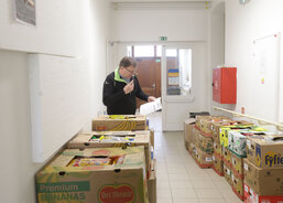 Jednotlivé krabice s roztříděným materiálem bylo třeba také popsat