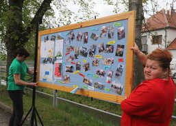 Instalace prezentace činnosti Misijního klubka v Dolním Němčí.