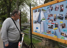 A tady se seznamuje s činností Misijního klubka zástupce ředitele Charity Uherské Hradiště Dalibor Jirásek.