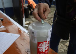 Lidé při startu do pokladniček přispívali dobrovolným startovným na chod Domácího hospice Antonínek.