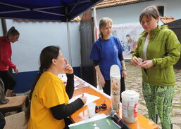 A stále přicházeli další a další účastníci, kteří se vydávali na trať individuálně