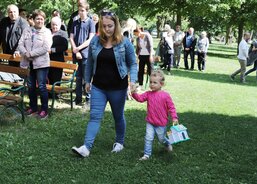 Mezi obětními dary byl i domeček, který připomínal vděčnost za rodiny, které se rozhodly pečovat  o své blízké na poslední cestě životem doma. 