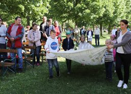 Mezi obětními dary byl i tento obraz cesty života se jmény těch, kteří už doputovali svoji pozemskou pouť a zanechali v srdcích blízkcýh nesmazatelnou stopu. 
