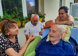 Zaměstnanci a dobrovolníci se snaží obyvatelům zpestřit život různými aktivitami. 