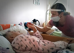 V době covidu byla pro zaměstnance služba extrémně náročná.