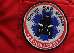 Toto jsou dobrovolní záchranáři ze Zlínského kraje, kteří zájemce povozili na svých čtyřkolkách, s kterými vloni pomáhali v obcích zasažených tornádem.