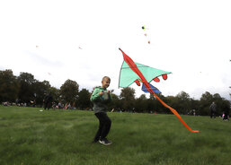 Draky přišli pouštět účastníci všeho věku.