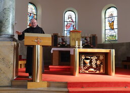 K pracovníkům Charity promlouval františkánský kněz P. Antonín Klaret Dabrowski. 