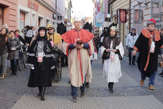 Tříkrálovou sbírku 2023 zahájí průvod ulicemi Uherského Hradiště