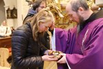 P. Felix uděluje požehnání Galyně Kozhedub z Ukrajiny