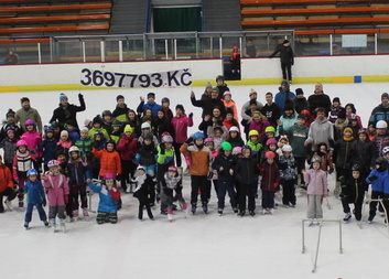  Tříkráloví koledníci obsadili zimní stadion v Uherském Hradišti