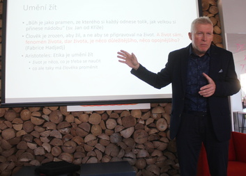 Umění žít? Lidé jsou jazýčkem na misce vesmírných vah, říká Marek Orko Vácha