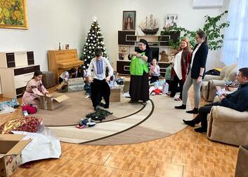 Vánoční balíčky z Moravy připomněly dětem na Ukrajině, že se na ně nezapomnělo