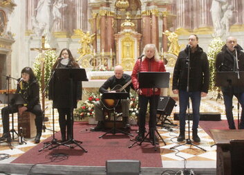 Vánoční rocková benefice vynesla hradišťské Charitě více než 27 tisíc korun